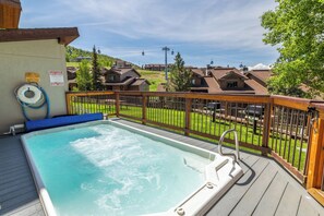 SM I Hot Tub