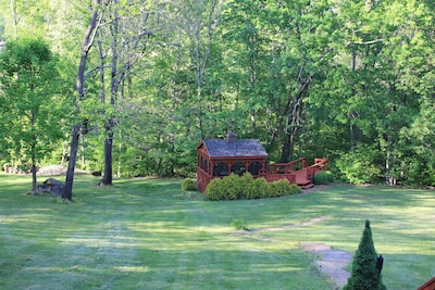 Luxurious romantic Blue Ridge Mountain retreat w/creek/pond/hiking/fishing