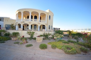 Casa Blanca by day