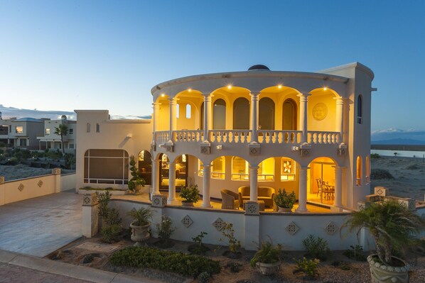 Casa Blanca in the evening