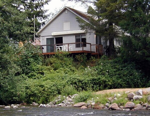 Great Mountain getaway in Welches on Mt Hood, overlooking the Salmon River