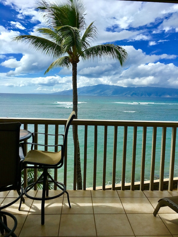 This should be you, enjoying your meals and breathtaking view of Maui