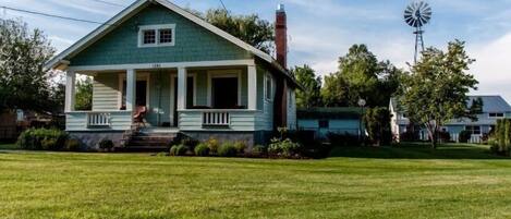 Classic Craftsman in country setting and just 2 miles to Downtown Walla Walla.