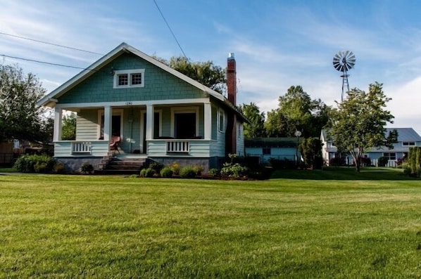 Classic Craftsman in country setting and just 2 miles to Downtown Walla Walla.