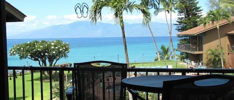  View from the condo - the water is so clear you can see the sea turtles !