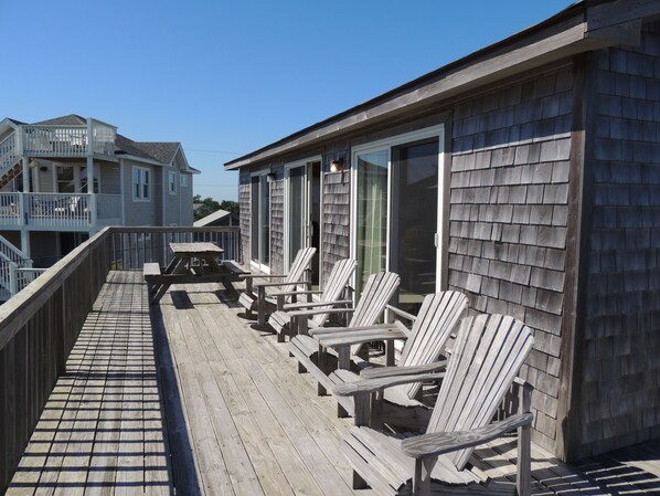 large comfortable upper deck with ocean view and plenty of room to sunbathe