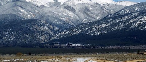 Casa de Suenos in winter on the high mesa.