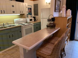 Kitchen and breakfast bar