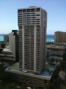 LAST MiNUTE DEAL! WAIKIKI,1BR CRN UNIT, NOT A STUDIO, FREE PKG, WIFI , CITY VIEW