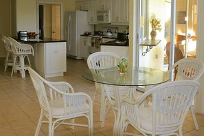 Fully equipped Kitchen with breakfast bar and table