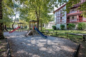 Children’s play area – outdoor