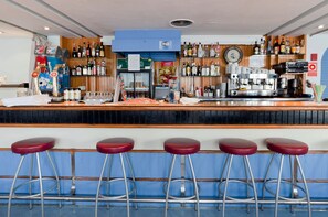 Bar vid poolen