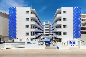 施設の正面