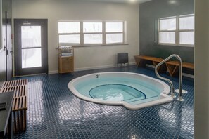 Indoor spa tub