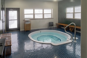 Indoor spa tub