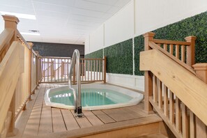 Banheira de hidromassagem interior