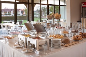 Desayuno estilo bufé