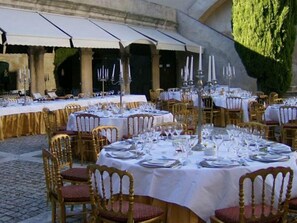 Banquet hall