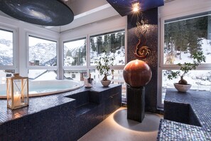 Indoor spa tub