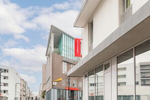 施設の正面