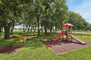 子供用の遊び場 - 屋外