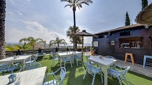 Bar vid poolen