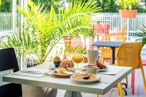 Breakfast area