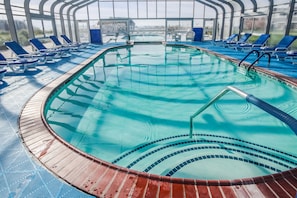 Indoor/outdoor pool