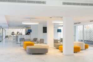 Sittområde i lobbyn