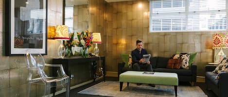 Sala de estar en el lobby