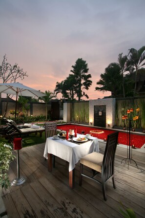 Outdoor dining