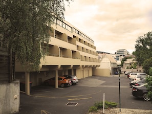 Vista frontal de la propiedad