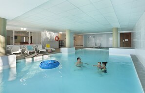 Piscine intérieure