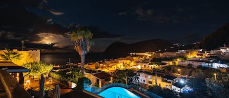 Fassade der Unterkunft – Abend/Nacht