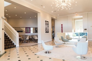 Sala de estar en el lobby