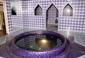 Indoor spa tub