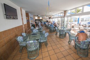Bar à beira da piscina