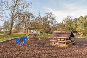 Área de juegos infantiles al aire libre