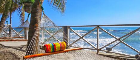 Hammocks + Sound of Ocean Waves = Sleep