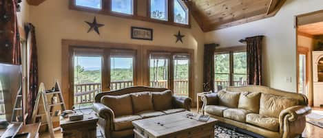 Rare 5 bedroom lodge with stunning mountain views.