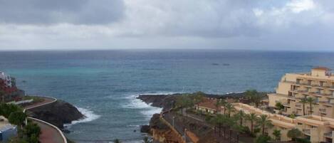 maravilhosa vista para o mar do terraço do apartamento - bom preço