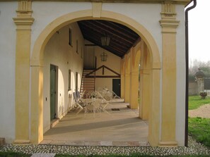 Barchessa side view (porch)