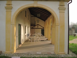 Barchessa side view (porch)
