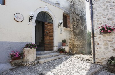 EcoVacanze "Le Dispense" apartamento de montaña / lago, pueblo medieval, a 80 km de Roma