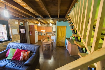 Cheerful house up to 4 pax. one step away from León and surrounded by nature