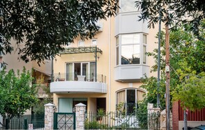 
The entrance of the villa