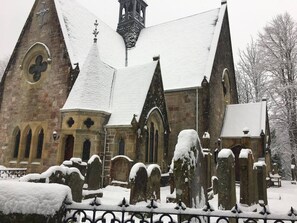 Luss village church 
