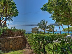 View from bottom lanai with life guard tower a stones throw away