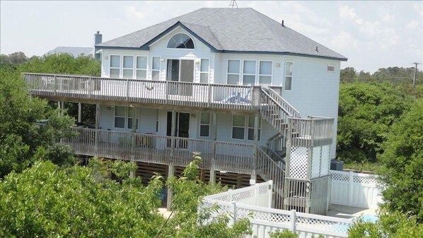 Smooth Sailing 5 Bedroom, pool, hot tub
close to tennis and beach, oceanside