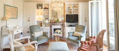 Welcome to the quaint Clairette rental, decorated with a French flair!